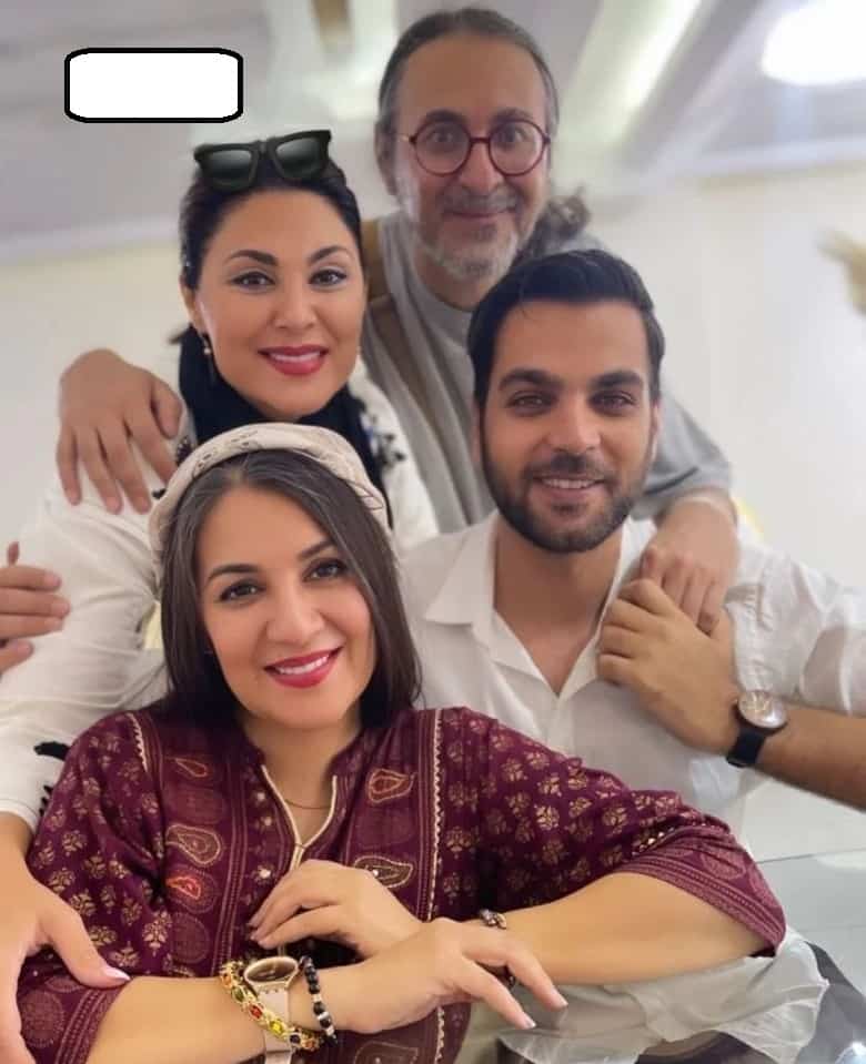 عکس خانوادگی صمیمی خواهران اسکندری با برادرهایشان! + تصویر